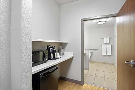 Suite - Hearing Accessible - Non-Smoking