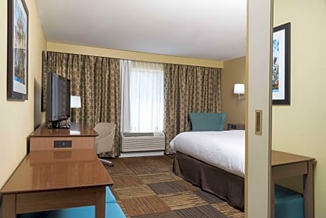 1 King Mobility/Hearing Acc Ri Shower Nosmok