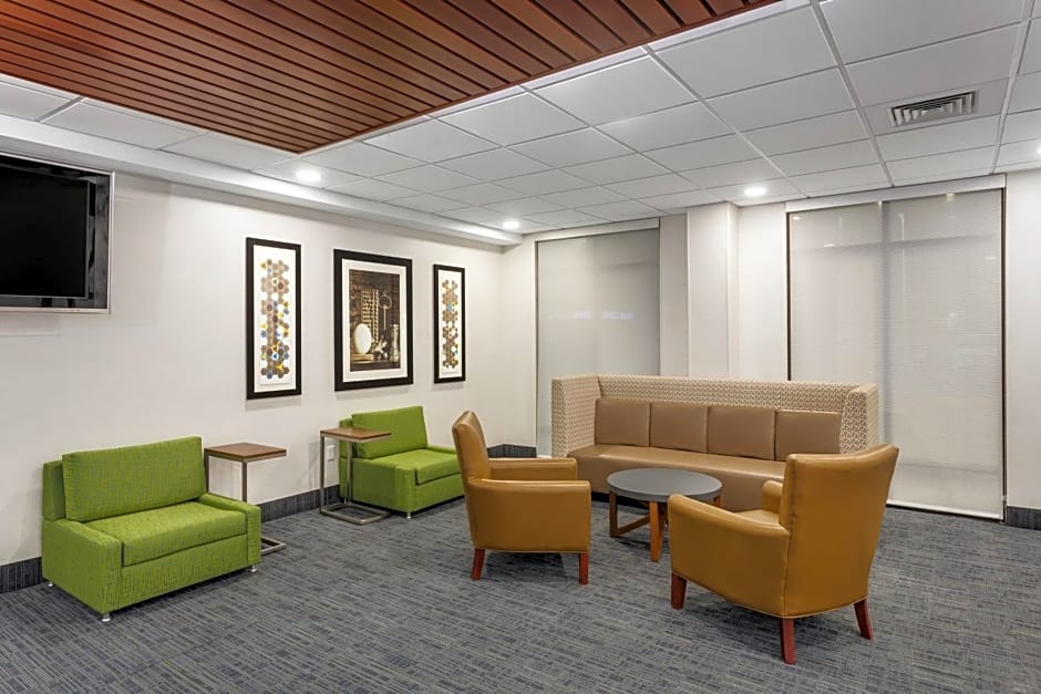 Holiday Inn Express Hotel & Suites Providence-Woonsocket By IHG