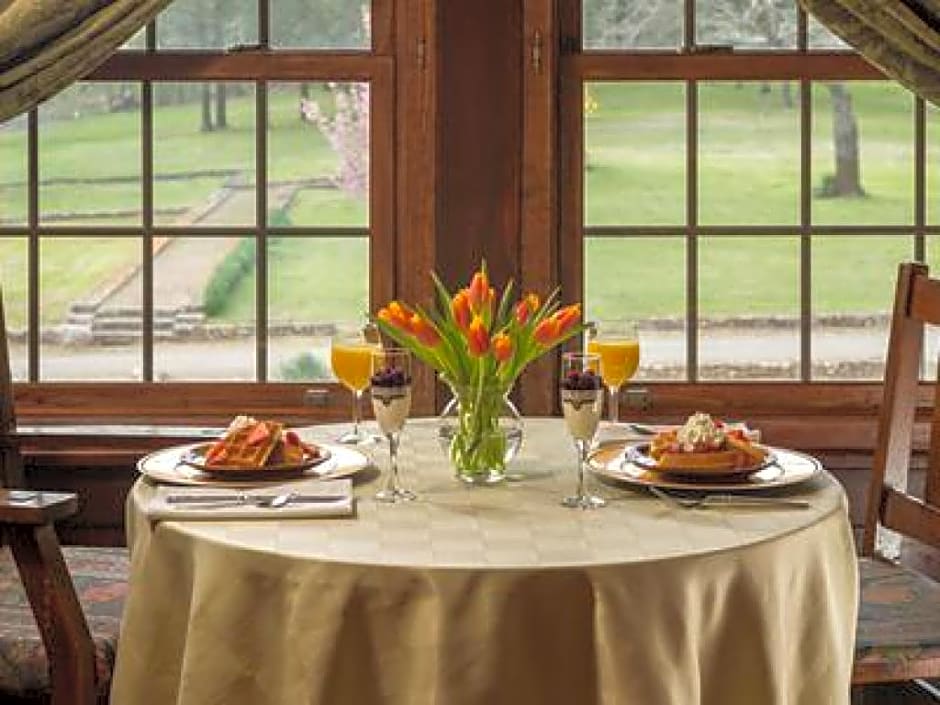 Hilltop Manor Bed And Breakfast