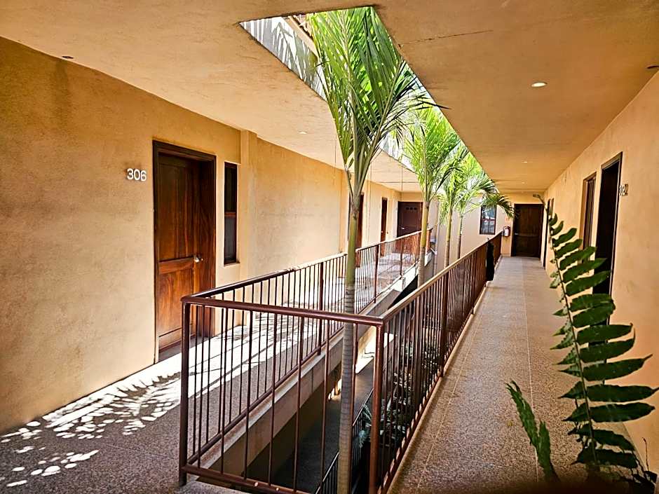 Pacific Inn hotel