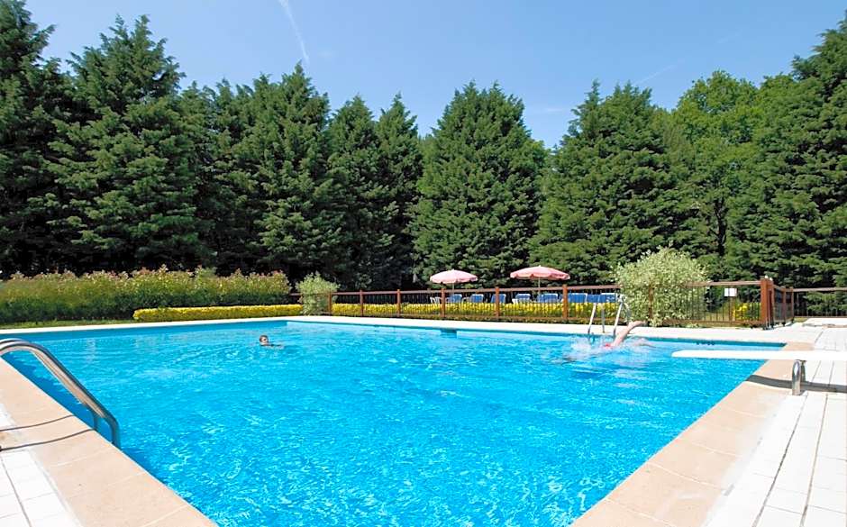 Le Manoir Hotel