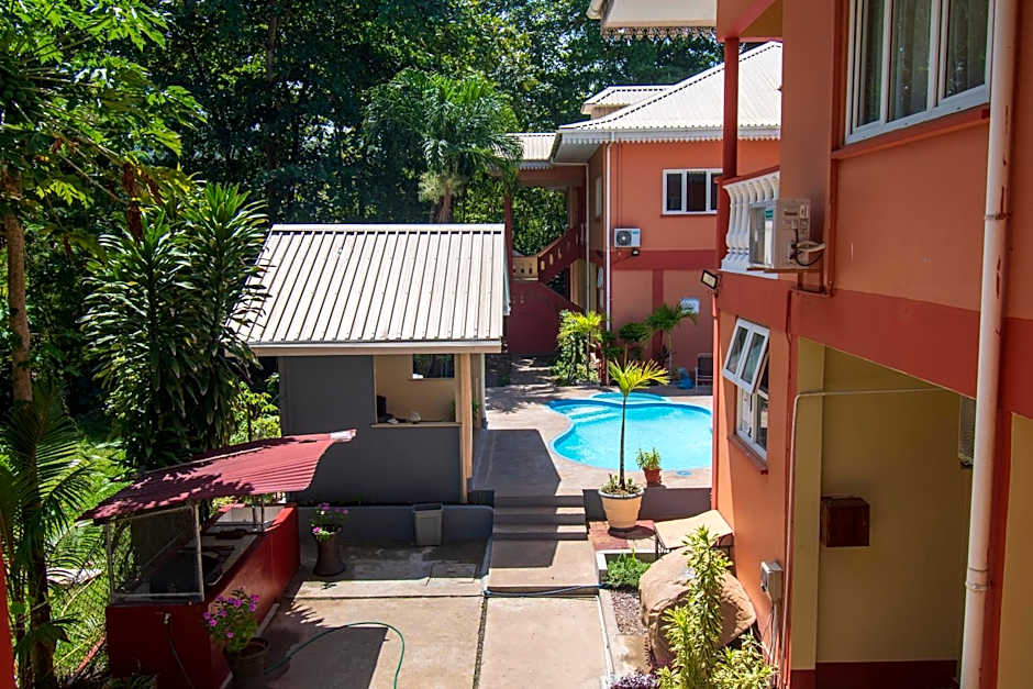 Reef Holiday Apartments