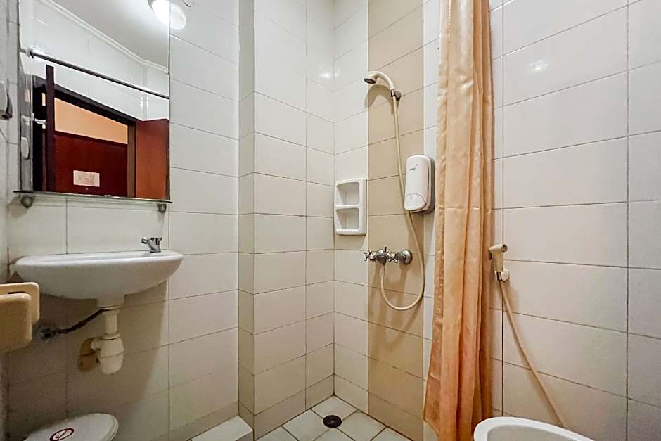 Urbanview Hotel Yasmin Makassar by RedDoorz