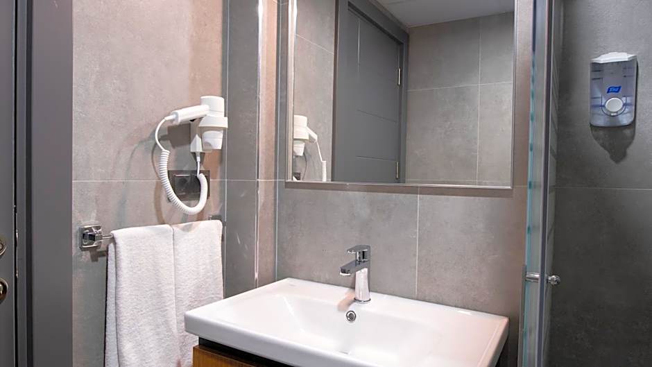 OPERA SUITES Apart Hotel