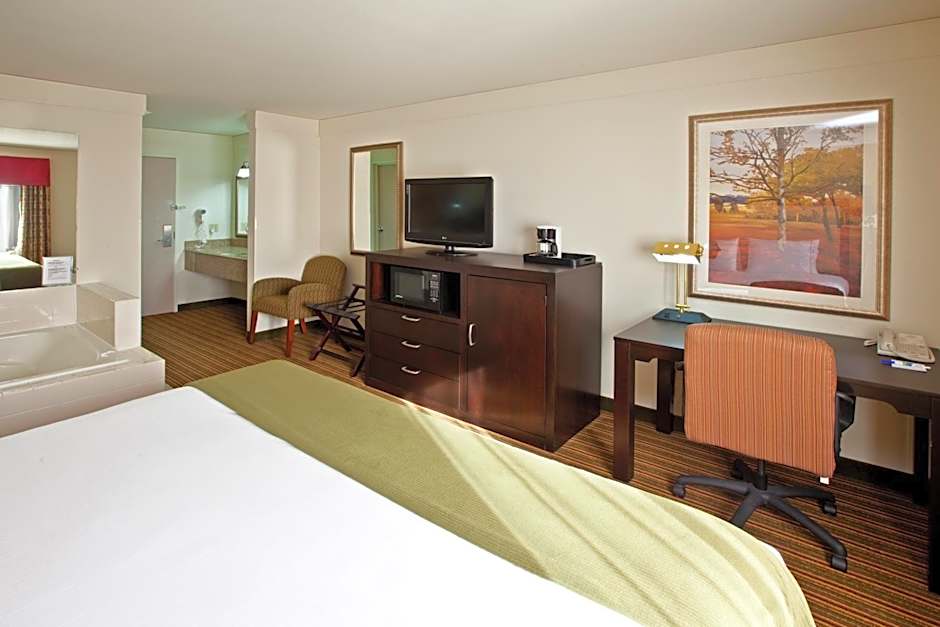 Baymont by Wyndham Litchfield