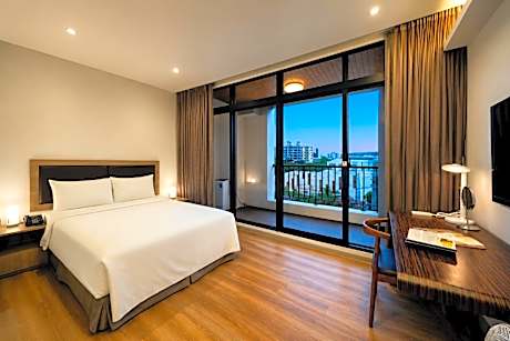 Executive Suite with Balcony