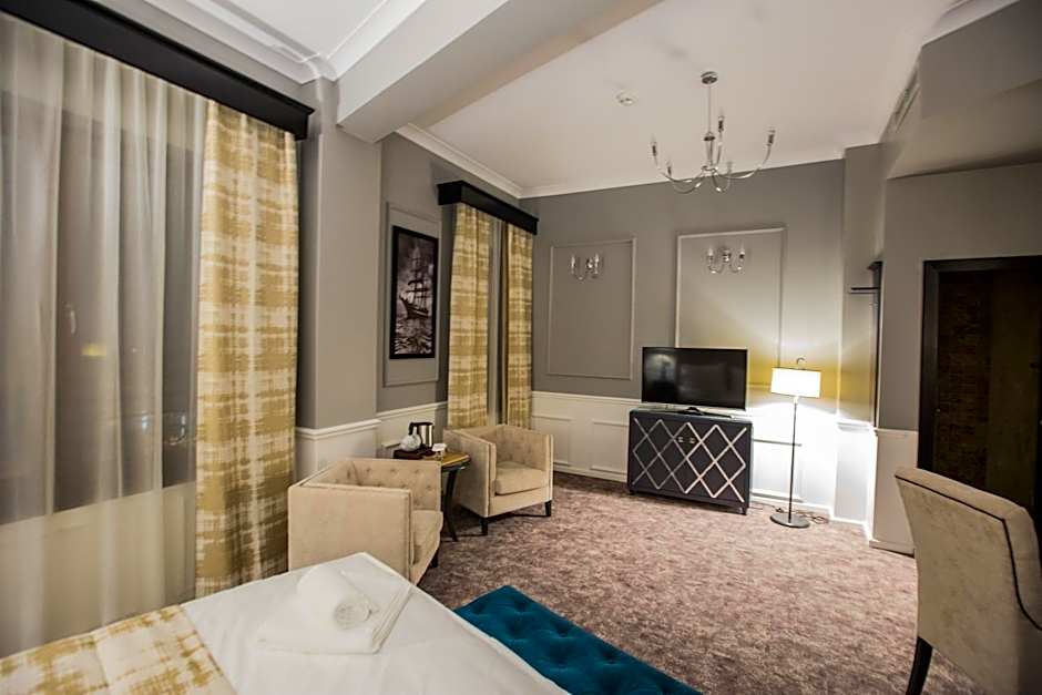 Peninsula Boutique Hotel