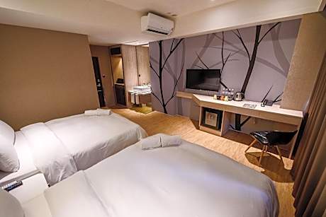Deluxe Double or Twin Room