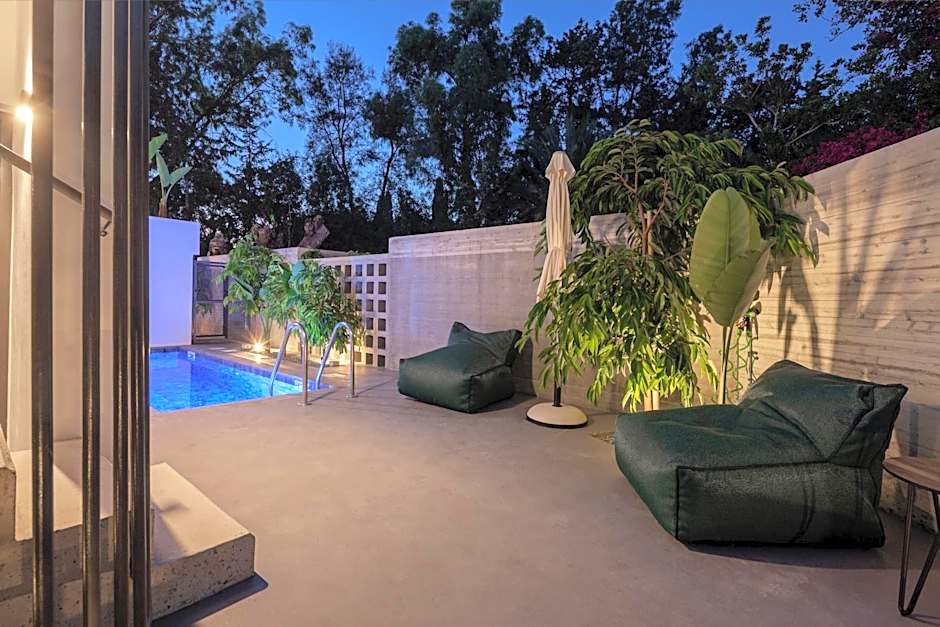 Adrop Pool Suites