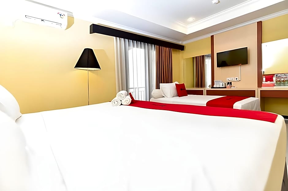 RedDoorz Plus near Mall Bali Galeria 2