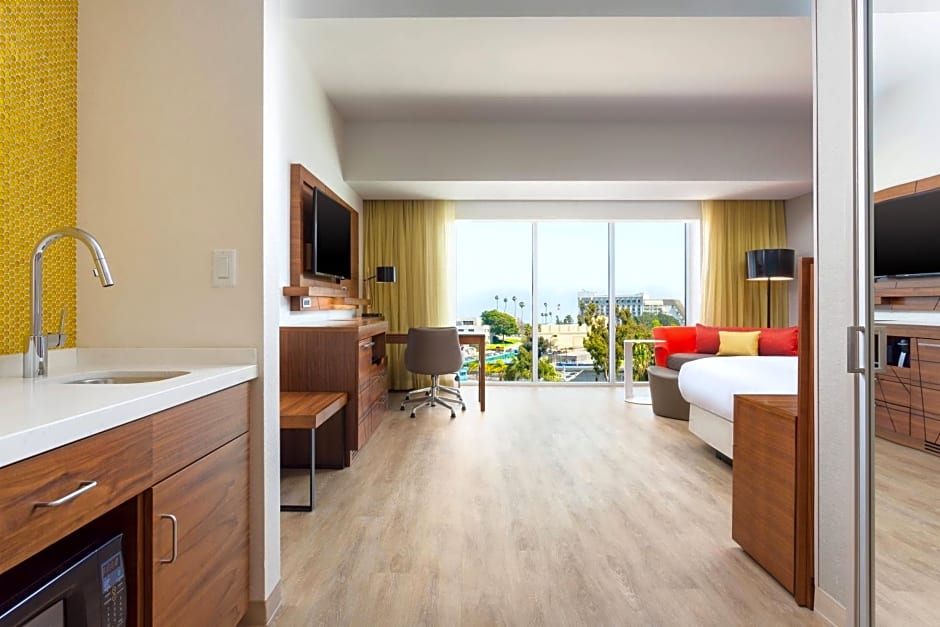 Courtyard by Marriott Santa Monica