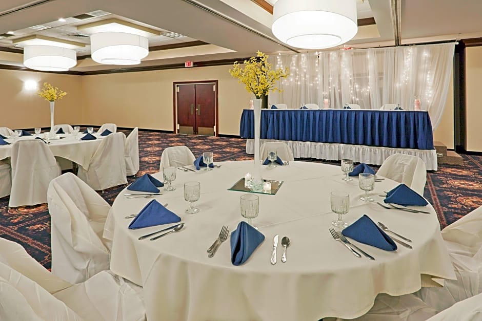 Quality Inn & Suites Downtown Mansfield