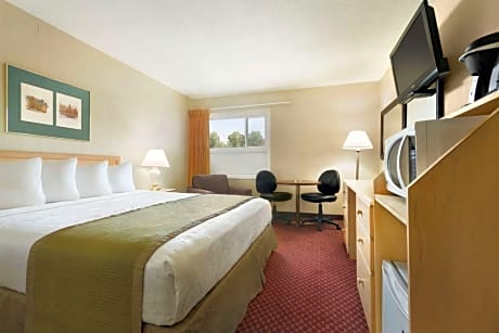 1 King Bed Suite Smoking