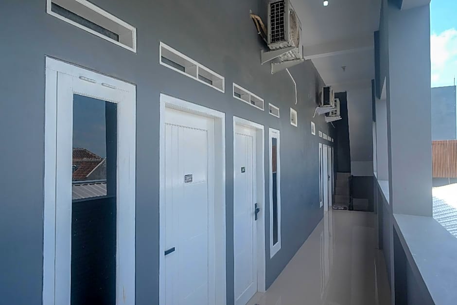 RedDoorz near Laweyan Gentan