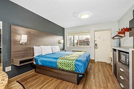 1 Suite Queen Bed Smoking Jacuzzi Tub