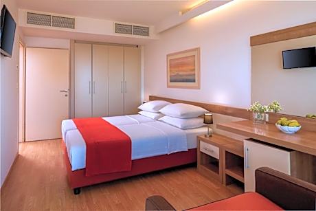 Standard Twin Room with Extra Bed,Sea Side and Balcony
