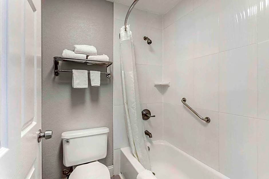 Quality Inn University