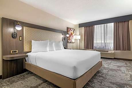 King Room with Roll-In Shower - Disability Access/Non-Smoking