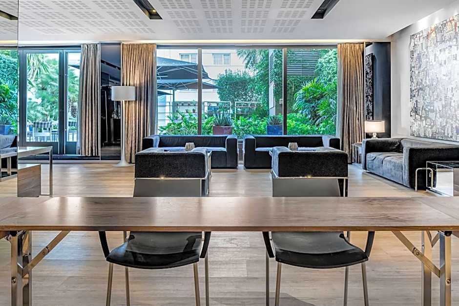 AC Hotel by Marriott Victoria Suites