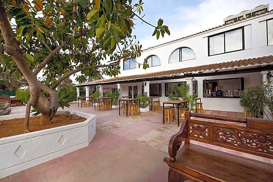 FERGUS Style Bahamas