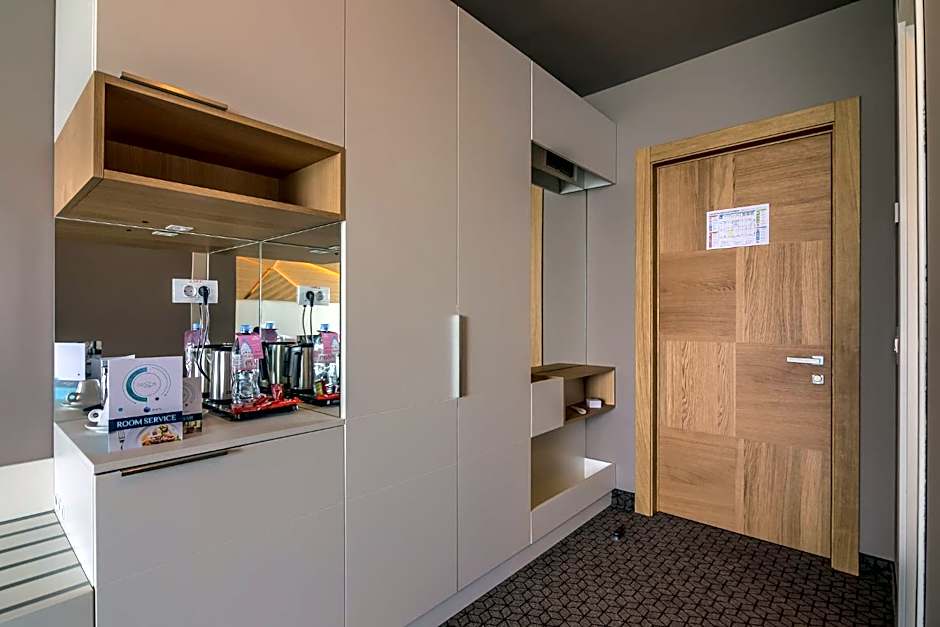 Nyota Hotel & Conference Center