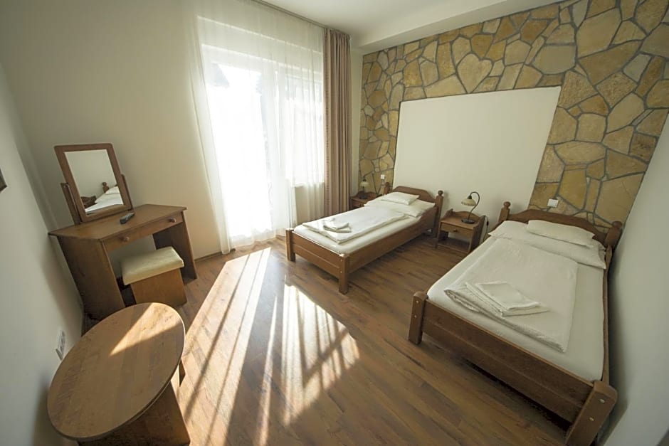 Viktor Bor- és Vendégház****