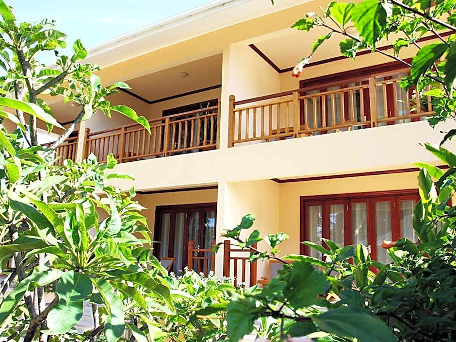 Pirogue Lodge