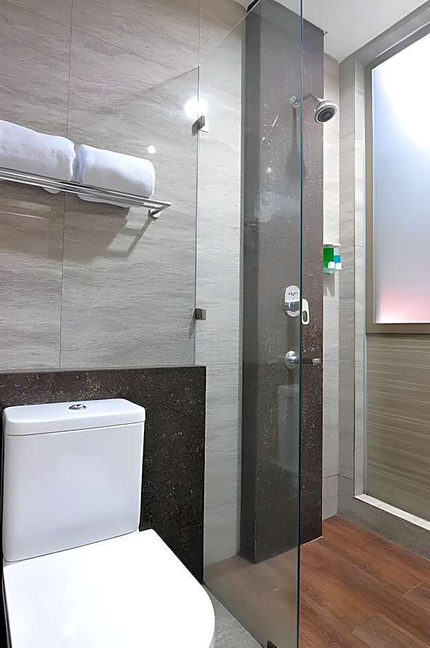 Sampit Residence Managed By Flat06