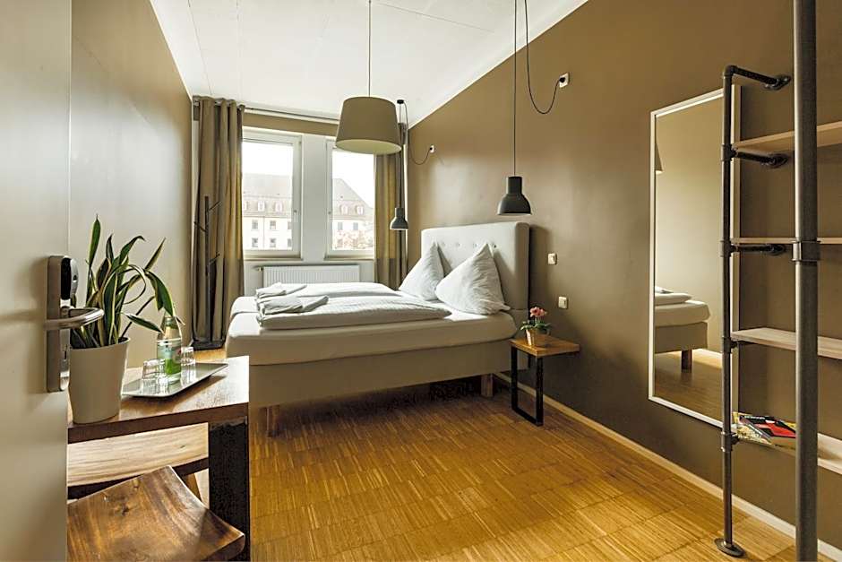 Five Reasons Hostel & Hotel