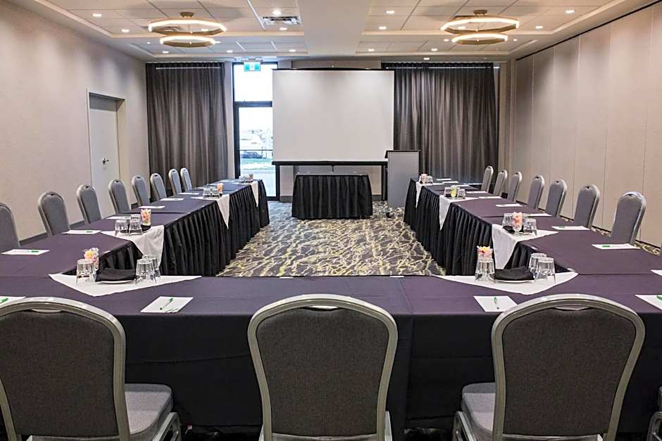 Holiday Inn Hotel & Suites Calgary South - Conference Ctr By IHG