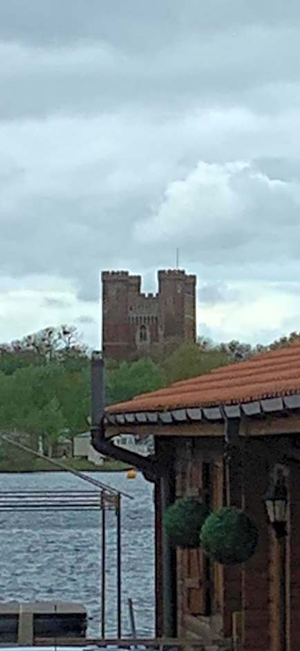 Hot tub breakaways with castle view
