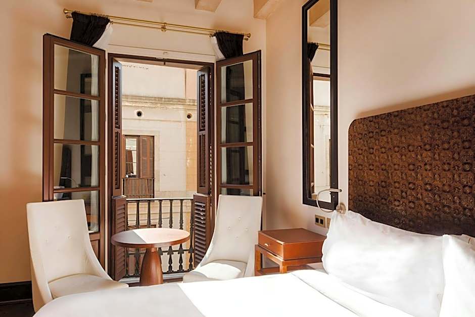 DO Plaça Reial powered by Sonder