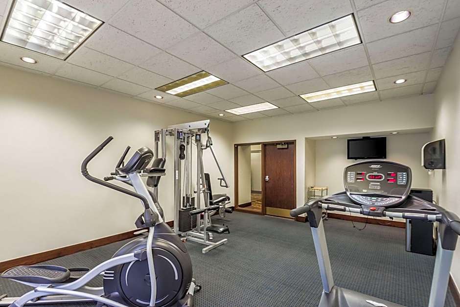 Quality Suites Milwaukee Airport