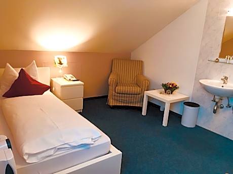 Single Room with Shared Shower and Toilet