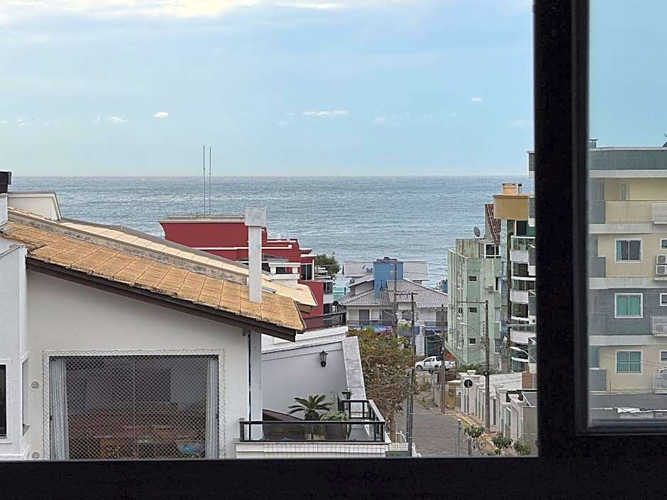 015 - Apartamento alto padrão próximo ao centro e à Praia de Bombas