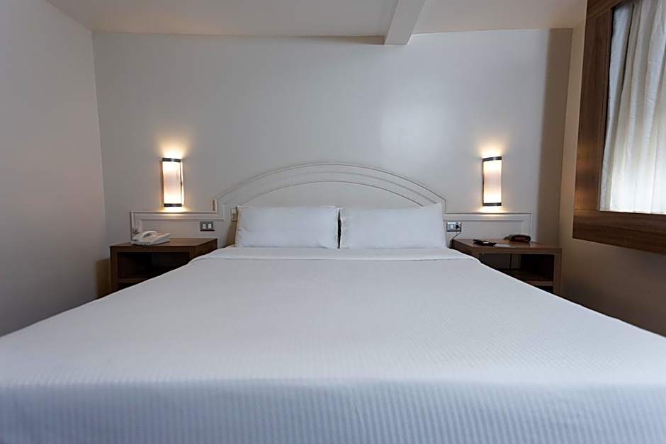 Master Porto Alegre Hotel - Av Carlos Gomes, Proximo ao Consulado Americano
