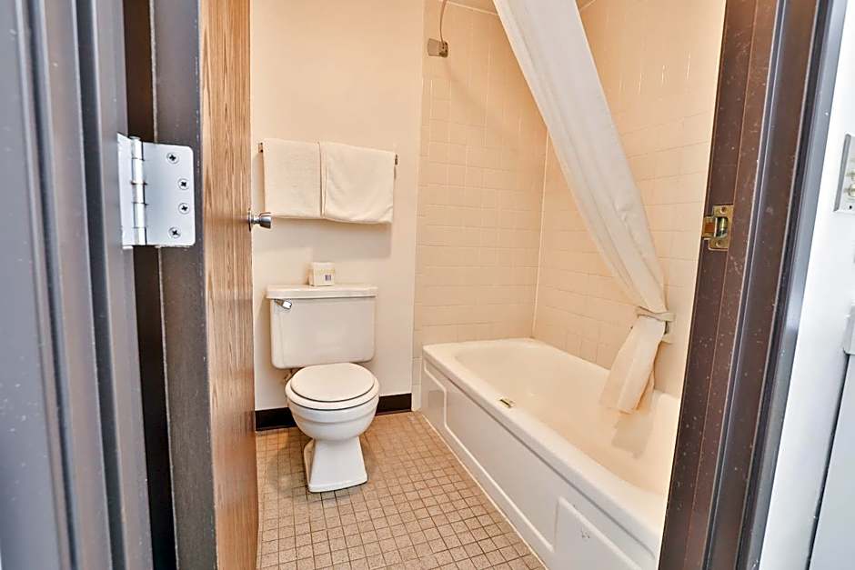 OYO Hotel Pipestone MN, Canterbury Park