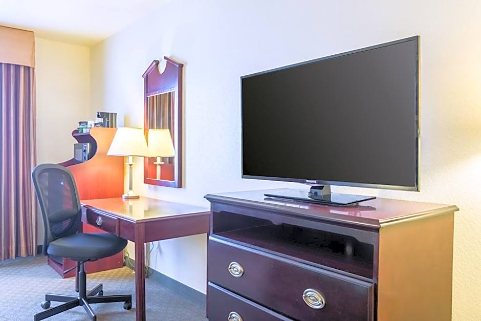 Quality Inn & Suites Alma - Fort Smith Northeast