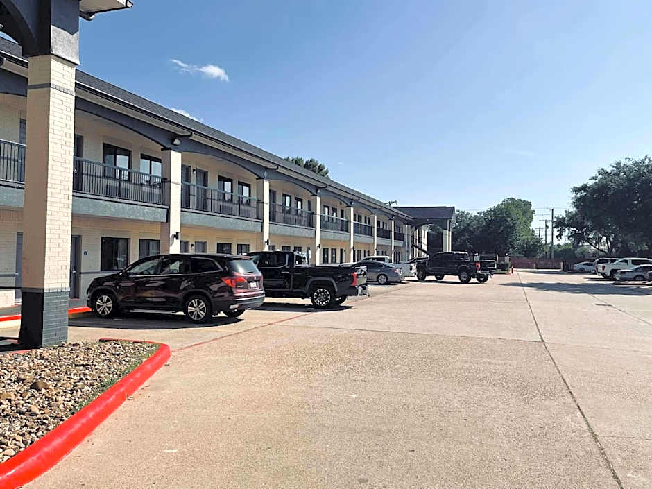 Days Inn by Wyndham Dickinson TX