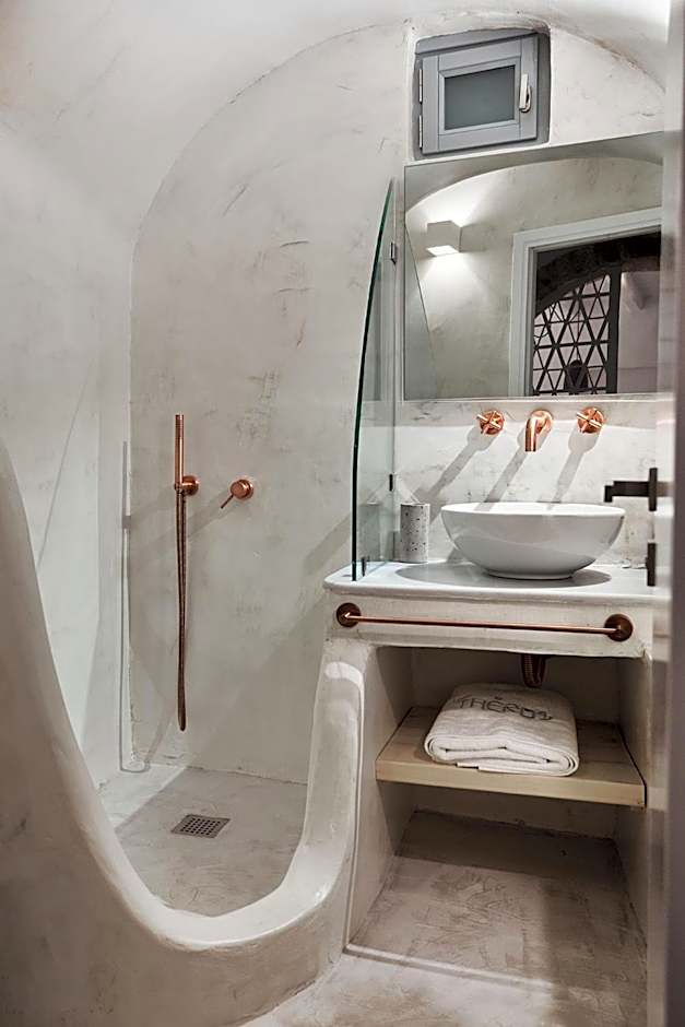 Living Theros Luxury Suites