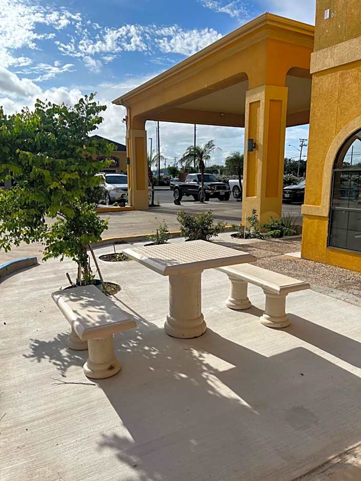 Los Fresnos Inn and Suites