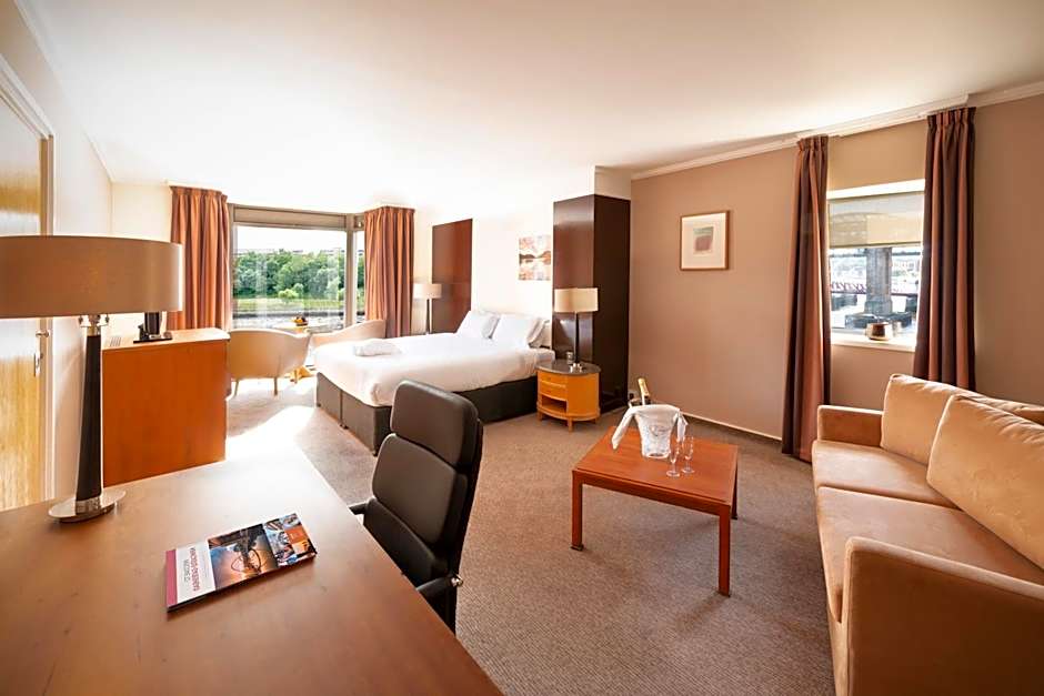 Photo 1 of 6 of Executive Suite