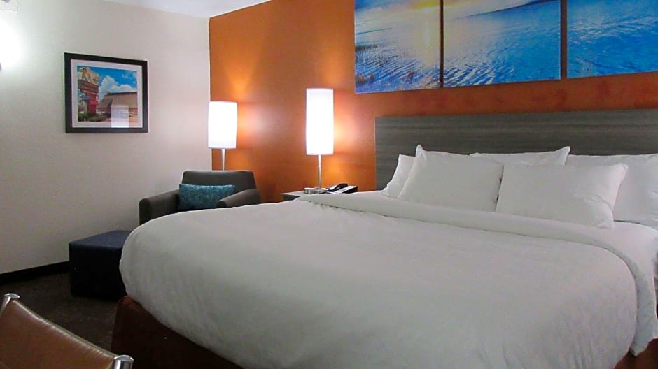 Clarion Pointe Evansville North