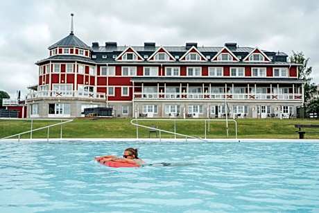 Grand Arctic Resort