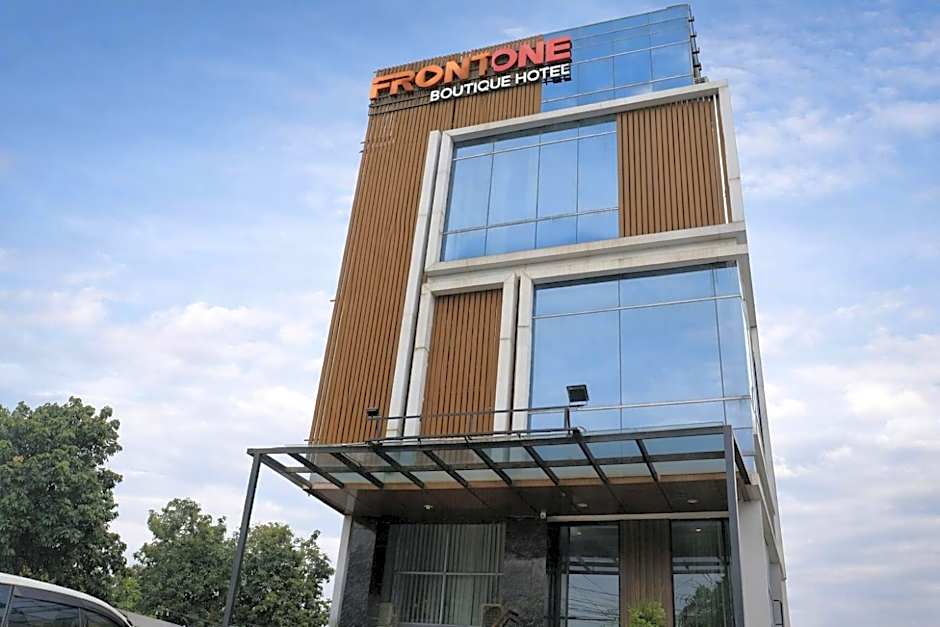 Front One Boutique Tugu Muda Semarang