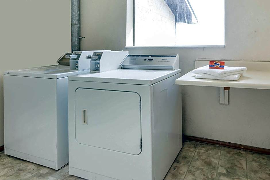 Super 8 by Wyndham Morris