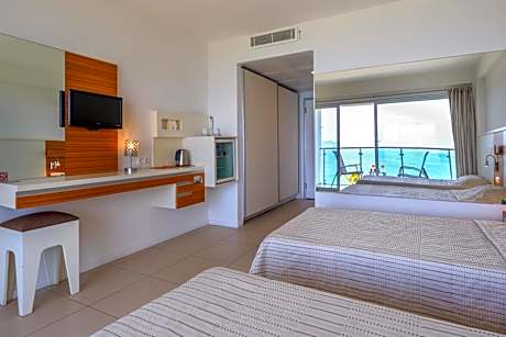 Standard Twin Room with Sea View
