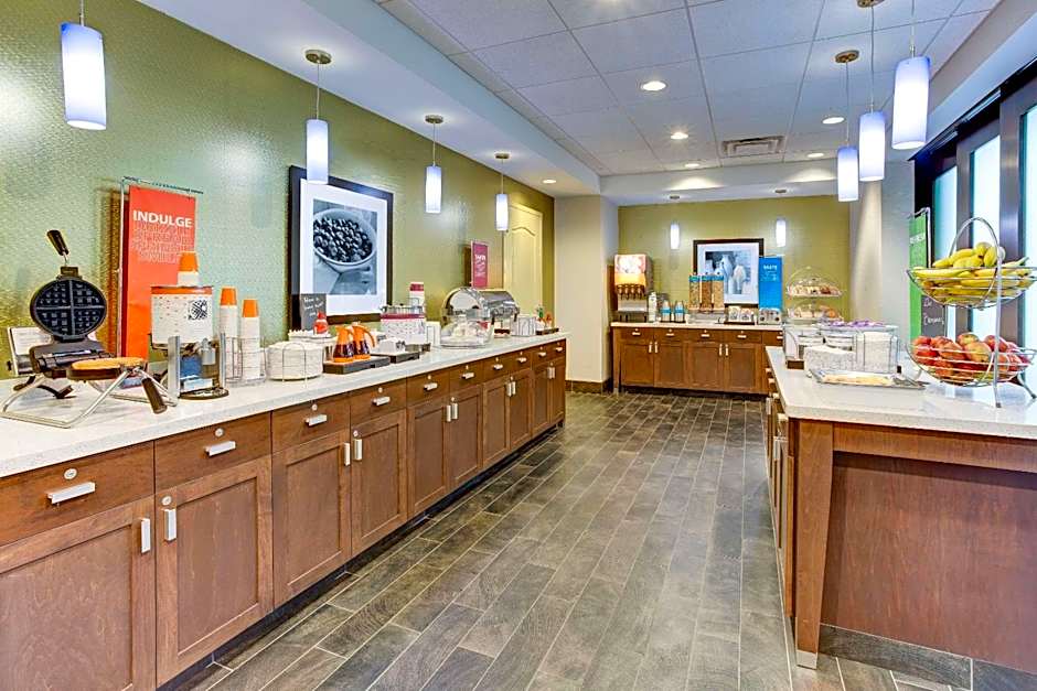 Hampton Inn By Hilton And Suites Manchester