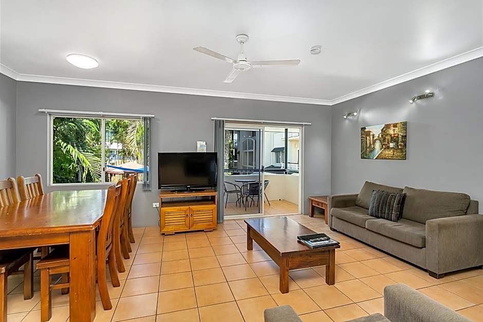 Cairns Reef Apartments & Motel